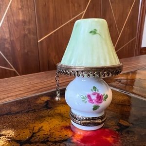 Limoge Porcelain Peint Main miniature Lamp w/ Flowers